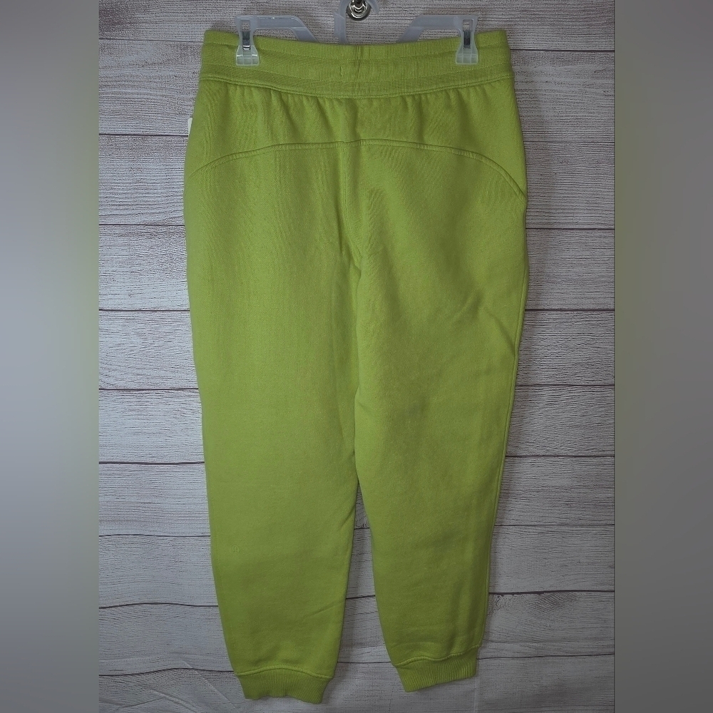 NWT Lululemon Size 8 Scuba High Rise Jogger Wasabi Green - Picture 2 of 5